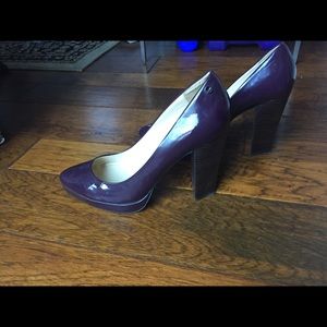 Calvin Klein drk purple patent stacked heel, sz 10